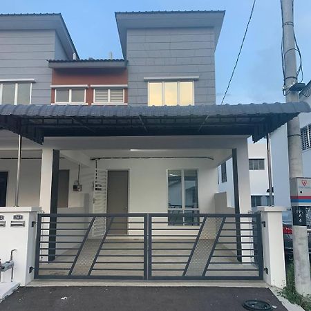 2Storey Asraf'S Homestay Seri Iskandar Exterior foto